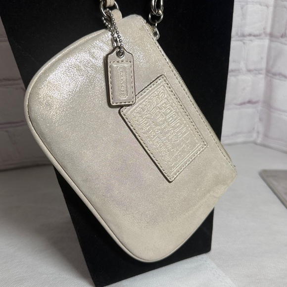 Coach Pearlescent Poppy Liquid Metallic Champagne Leather Wristlet 2010 Clean - Picture 5 of 16
